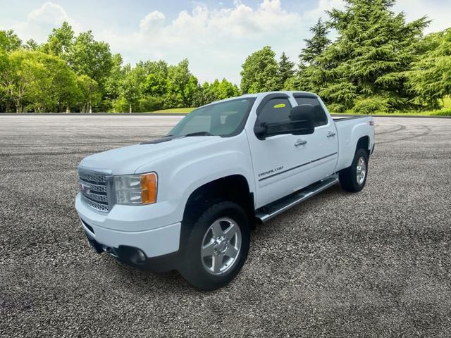 White 2014 GMC Sierra 2500HD Pickup Truck Four-Wheel Drive Automatic