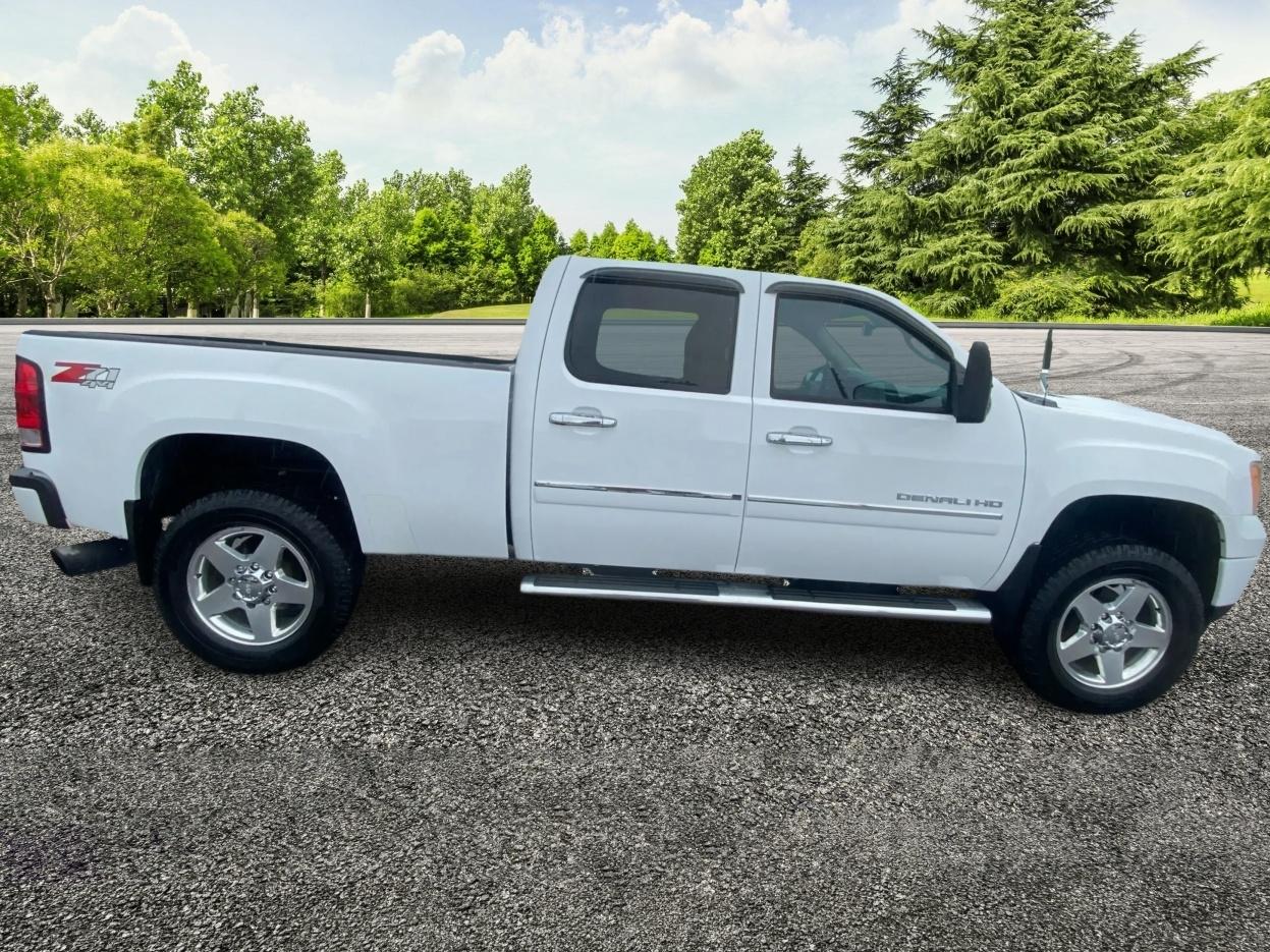 GMC Sierra 2500HD Denali Crew Cab 4WD 2014