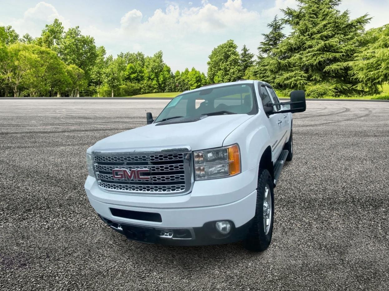 GMC Sierra 2500HD Denali Crew Cab 4WD 2014
