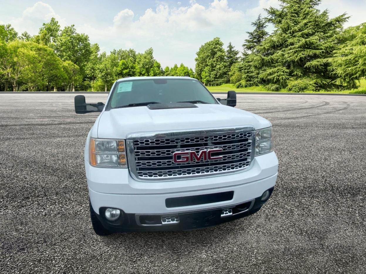 GMC Sierra 2500HD Denali Crew Cab 4WD 2014