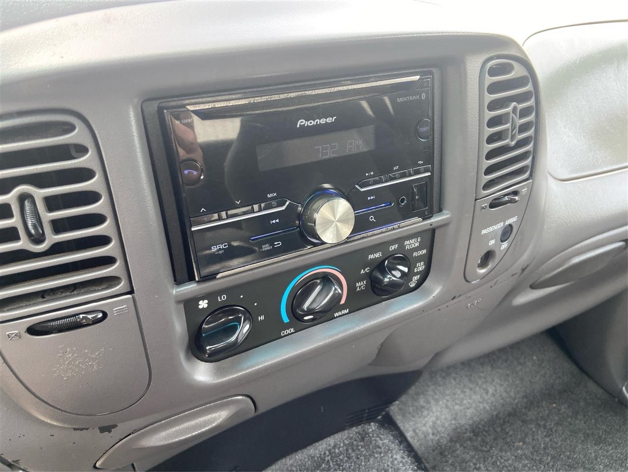 Ford F-150 XL SuperCab Long Bed 4WD 2001