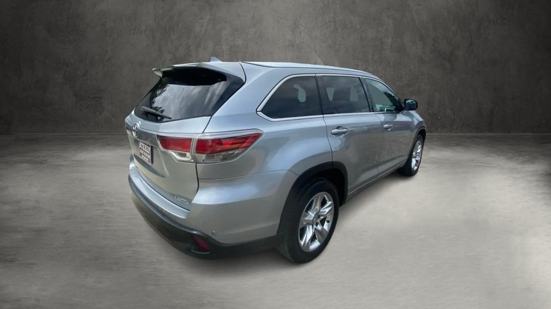 Toyota Highlander Limited FWD V6 2016