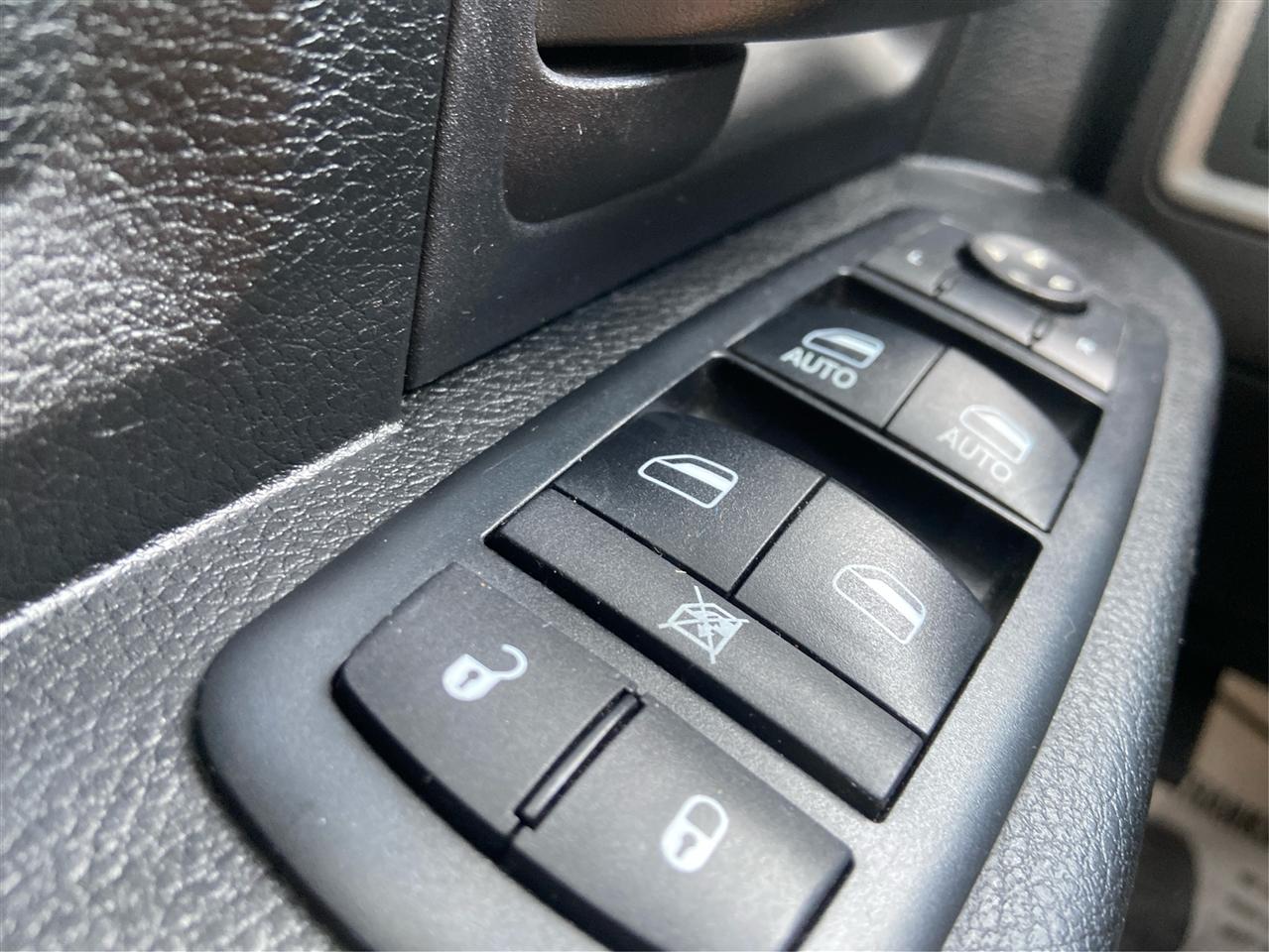 RAM 1500 Tradesman Crew Cab SWB 4WD 2018