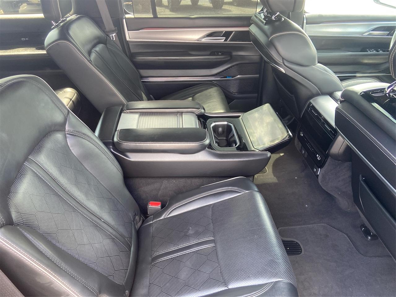 Jeep Grand Wagoneer Series II 4WD 2023