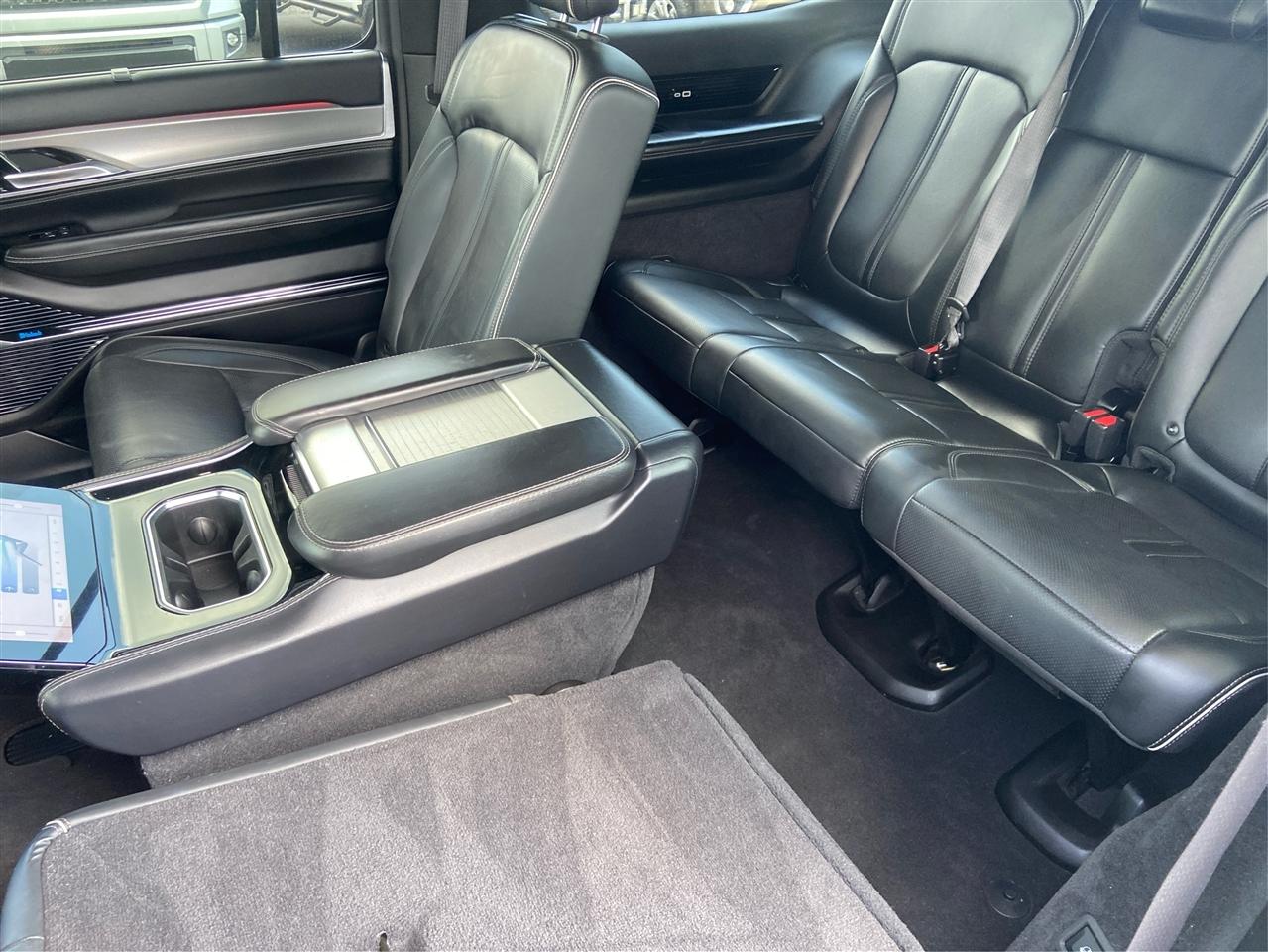 Jeep Grand Wagoneer Series II 4WD 2023