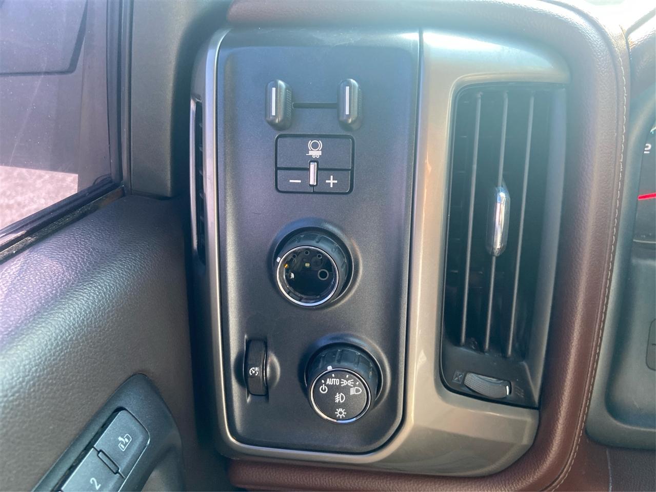 Chevrolet Silverado 1500 High Country Crew Cab Long Box 4WD 2018