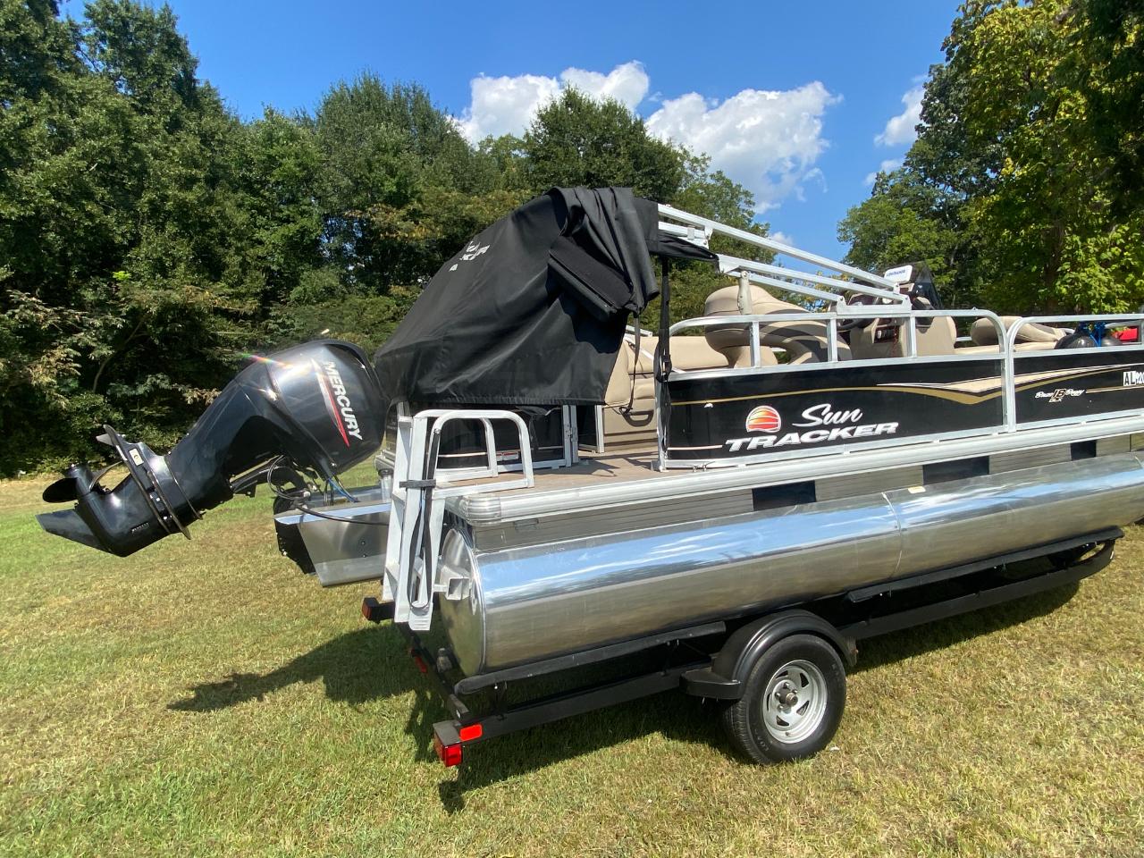 Sun Tracker Bass Buggy  2021