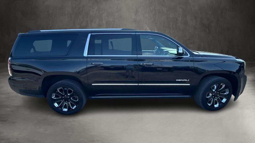 GMC Yukon XL Denali 4WD 2019