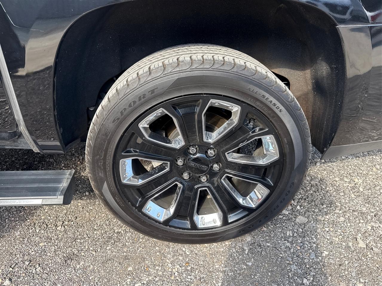 GMC Yukon XL Denali 4WD 2019