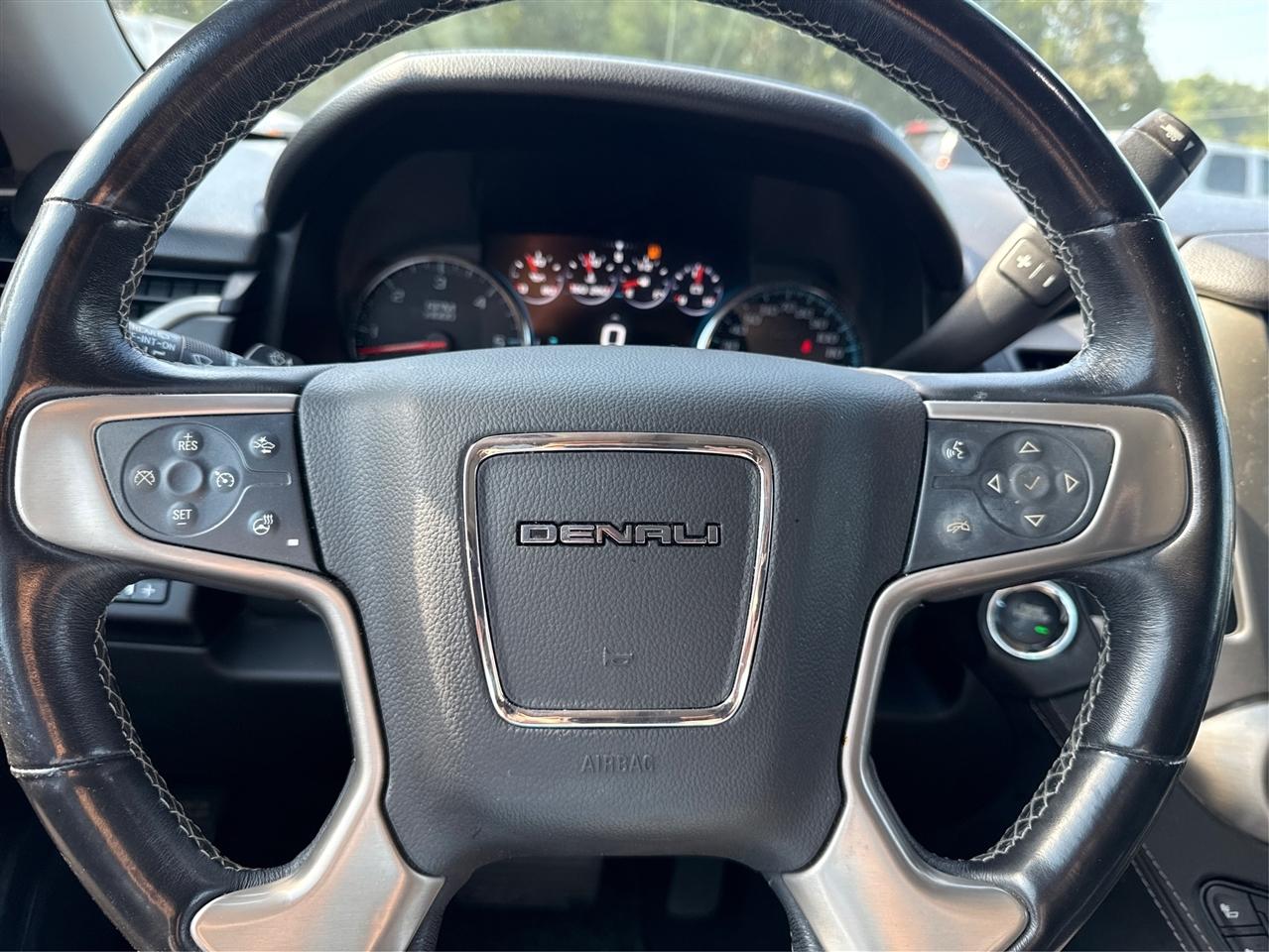 GMC Yukon XL Denali 4WD 2019