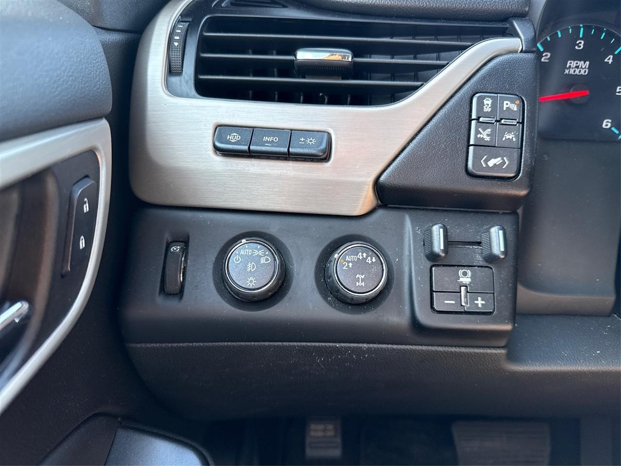 GMC Yukon XL Denali 4WD 2019