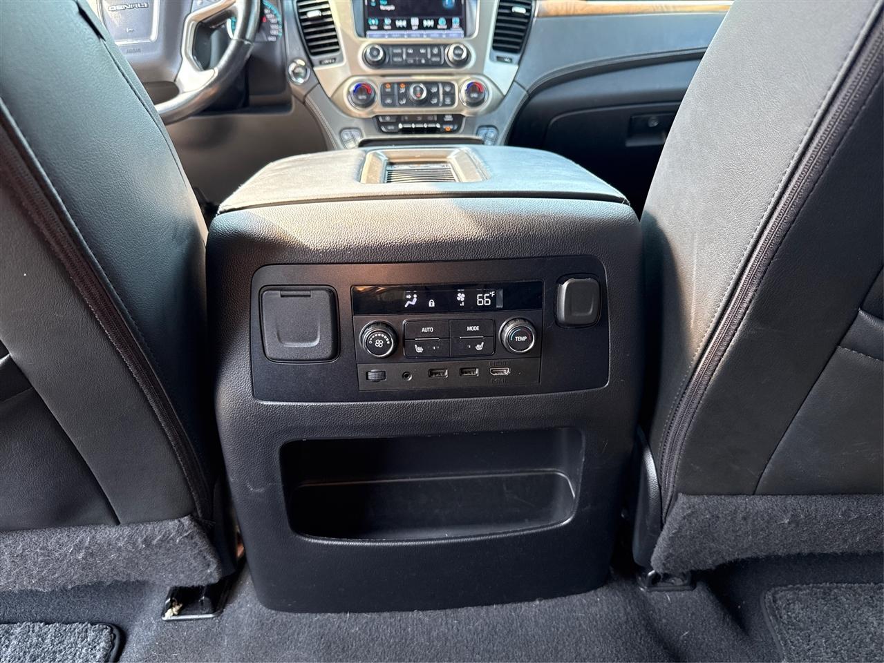 GMC Yukon XL Denali 4WD 2019
