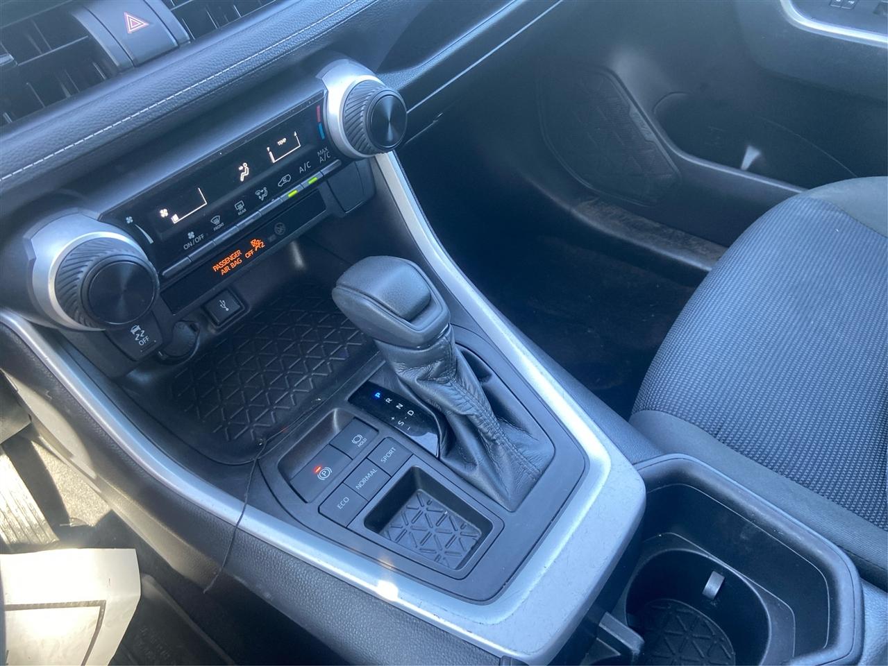 Toyota RAV4 LE 2022