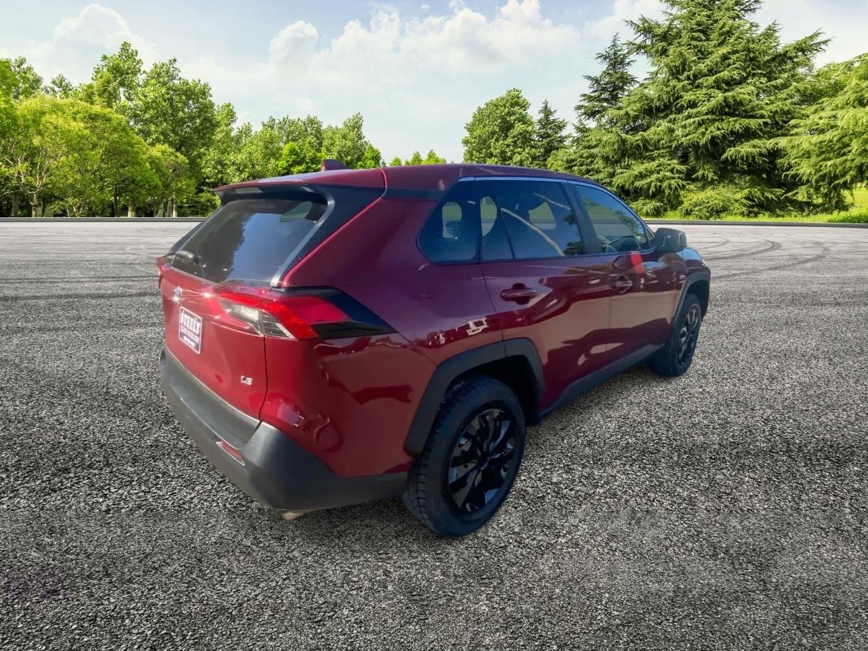 Toyota RAV4 LE 2022