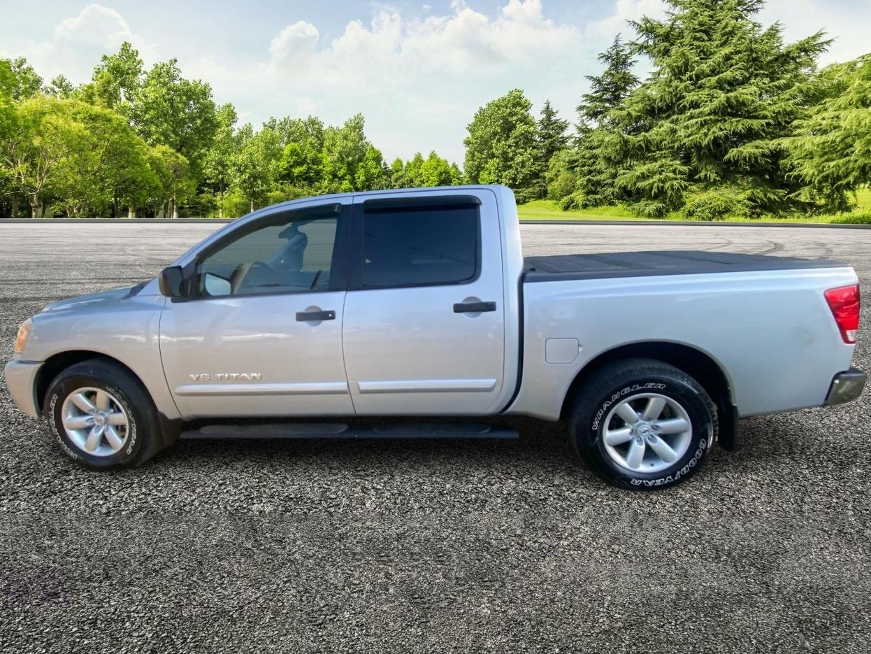 Nissan Titan SE Crew Cab 2WD SWB 2010