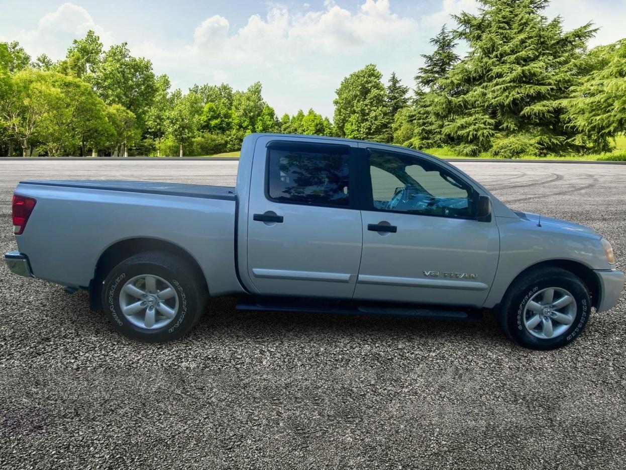 Nissan Titan SE Crew Cab 2WD SWB 2010