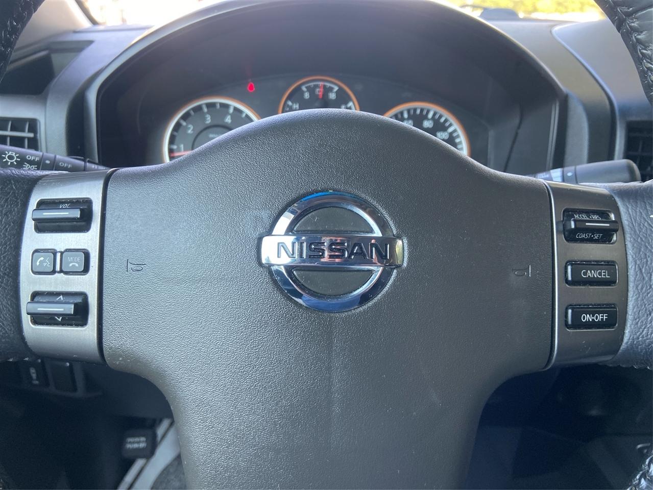 Nissan Titan SE Crew Cab 2WD SWB 2010