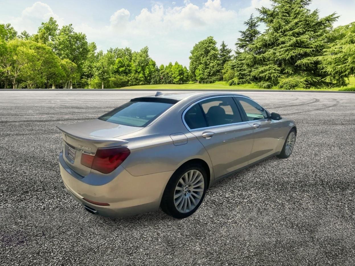 BMW 7-Series 750Li 2013