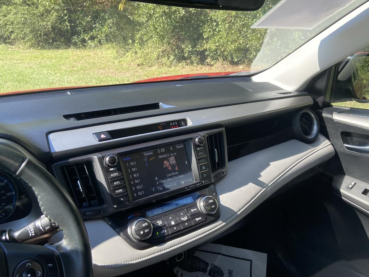 Toyota RAV4 XLE FWD 2017