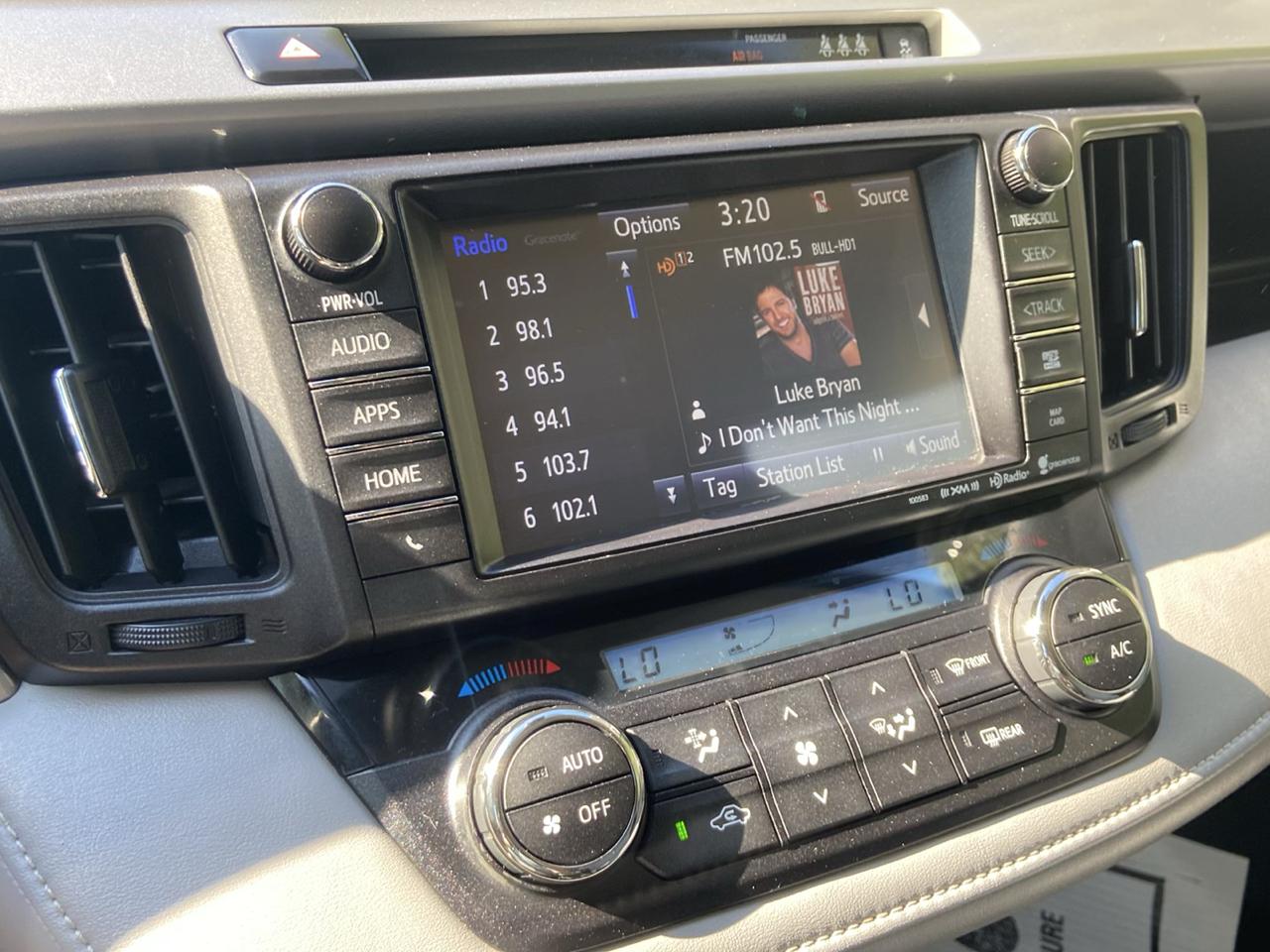 Toyota RAV4 XLE FWD 2017
