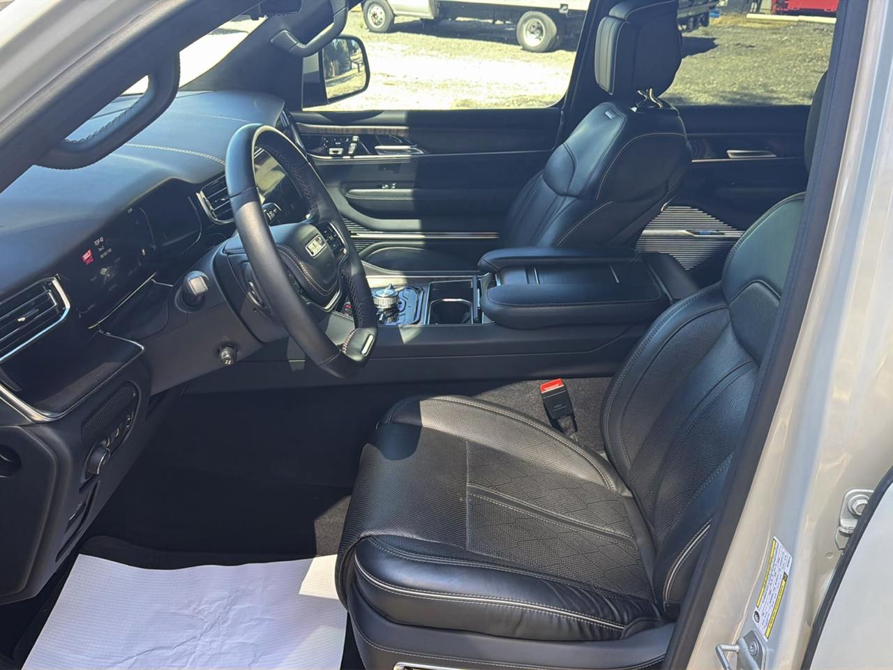 Jeep Grand Wagoneer Series II 4WD 2022
