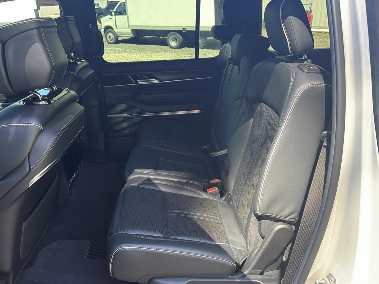 Jeep Grand Wagoneer Series II 4WD 2022