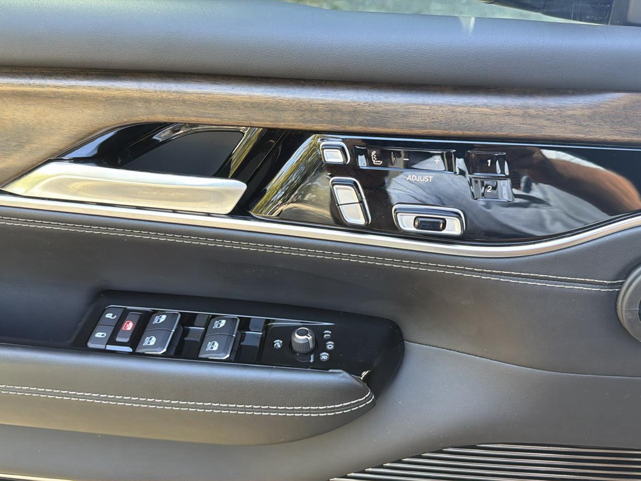 Jeep Grand Wagoneer Series II 4WD 2022