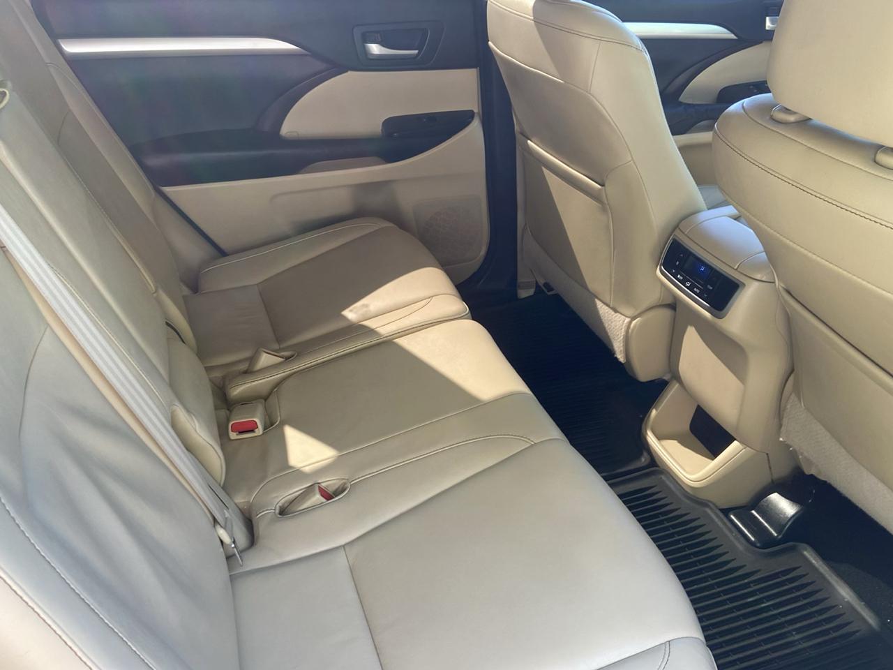 Toyota Highlander XLE AWD V6 2014