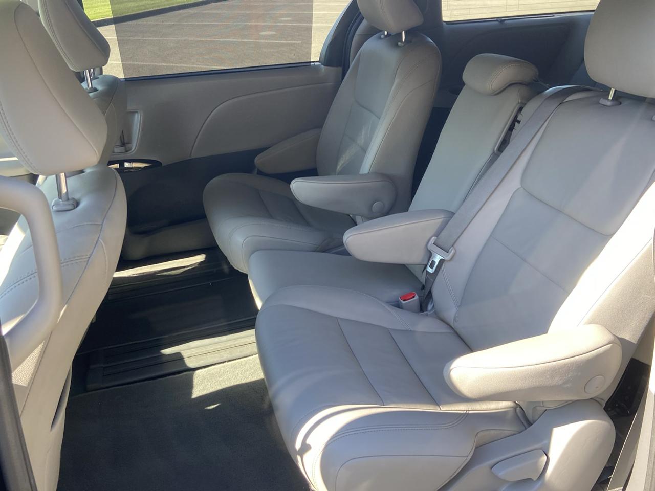 Toyota Sienna Limited Premium 7-Passenger 2020