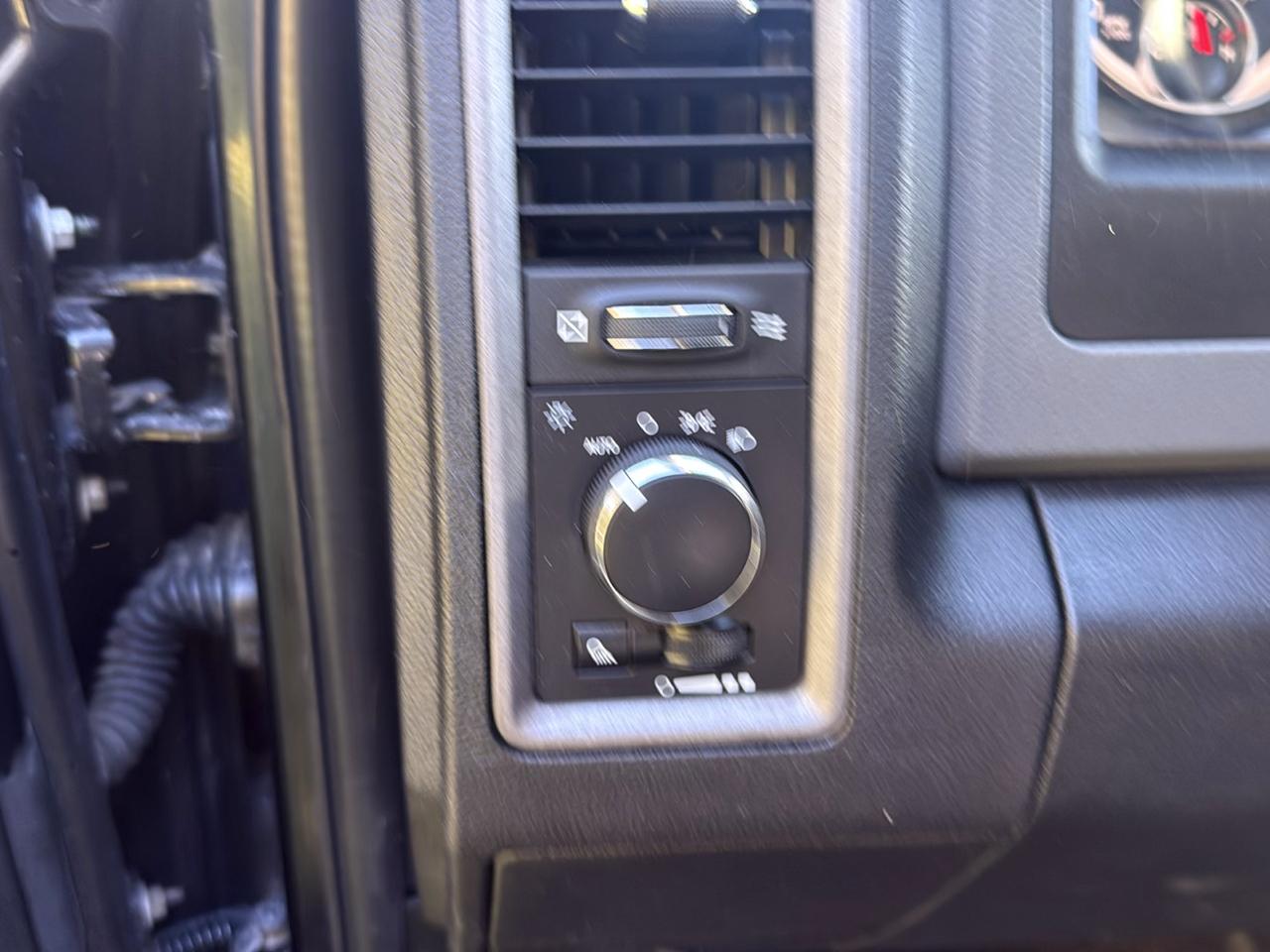 RAM 1500 Tradesman Quad Cab 2WD 2018