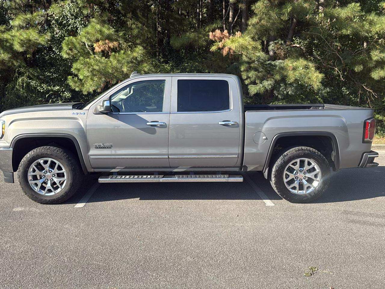 GMC Sierra 1500 SLT Crew Cab Short Box 4WD 2017
