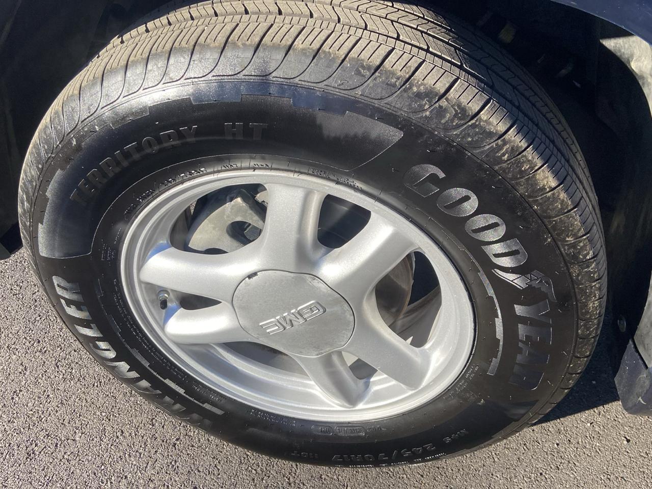 GMC Envoy SLE-1 2WD 2007