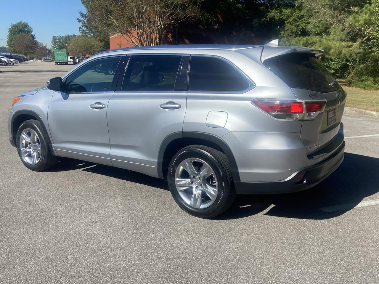 Toyota Highlander Limited FWD V6 2015