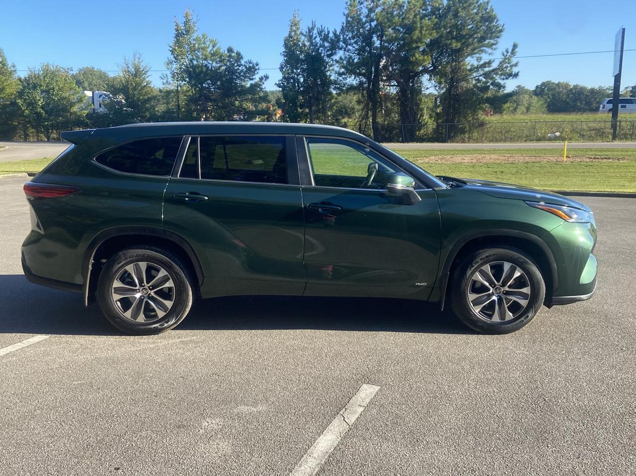 Toyota Highlander Hybrid XLE AWD 2023