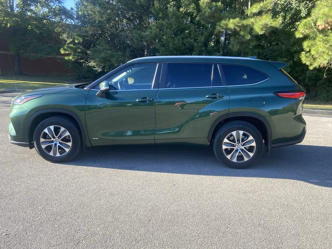 Toyota Highlander Hybrid XLE AWD 2023