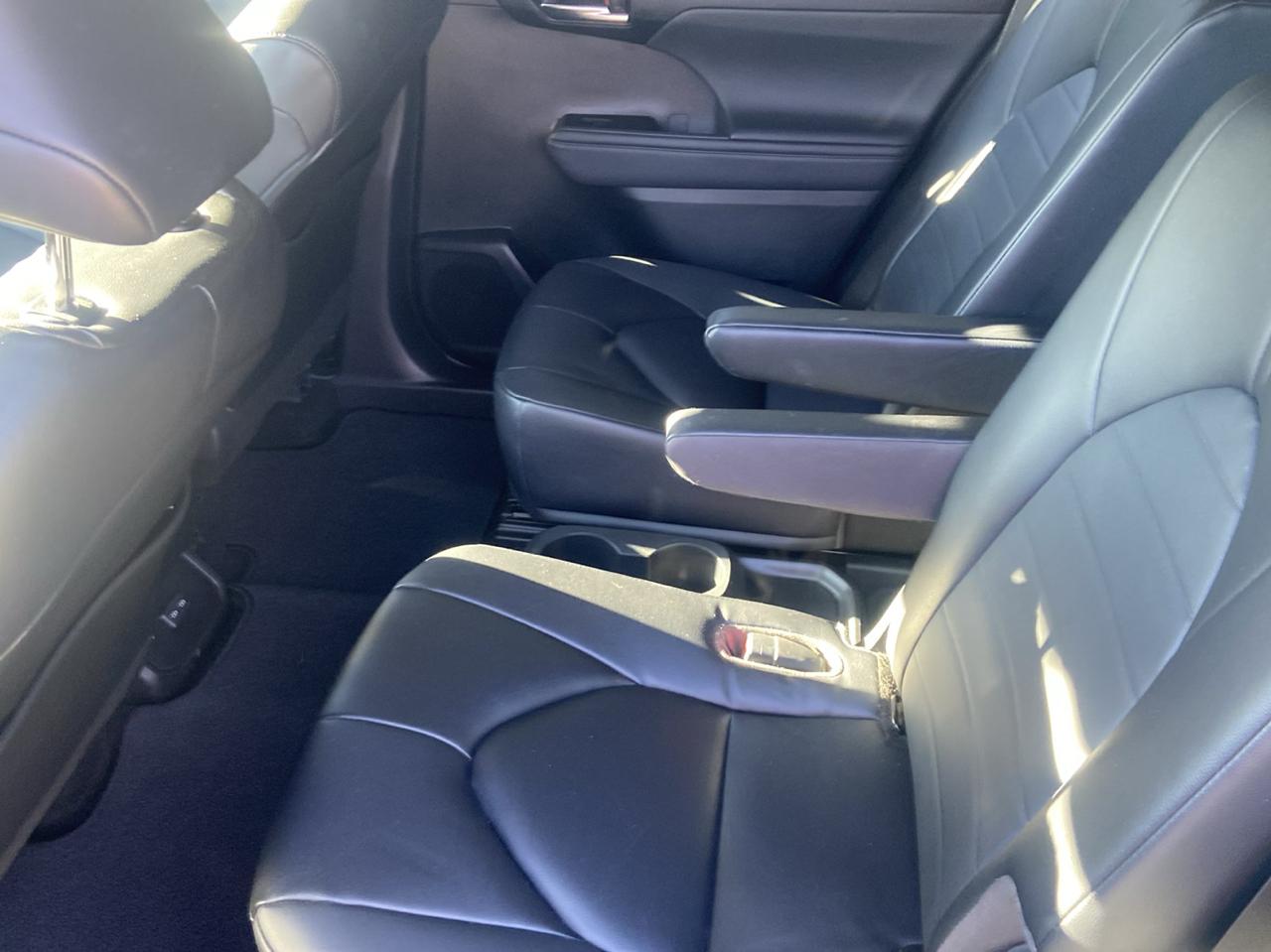 Toyota Highlander Hybrid XLE AWD 2023
