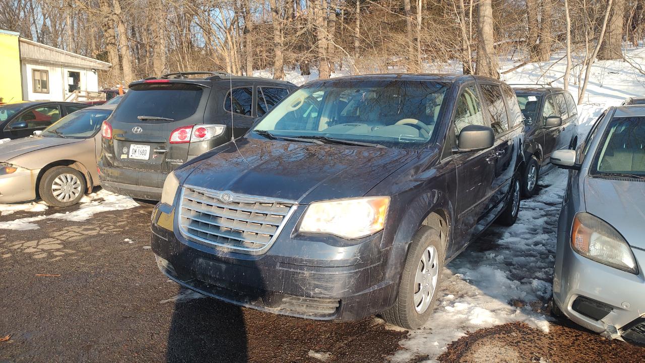 Chrysler Town & Country LX 2009