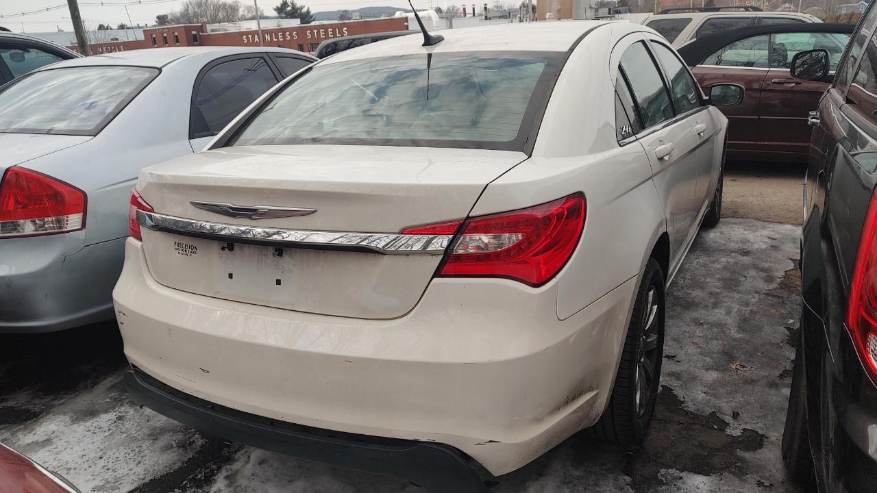 Chrysler 200 Touring 2011