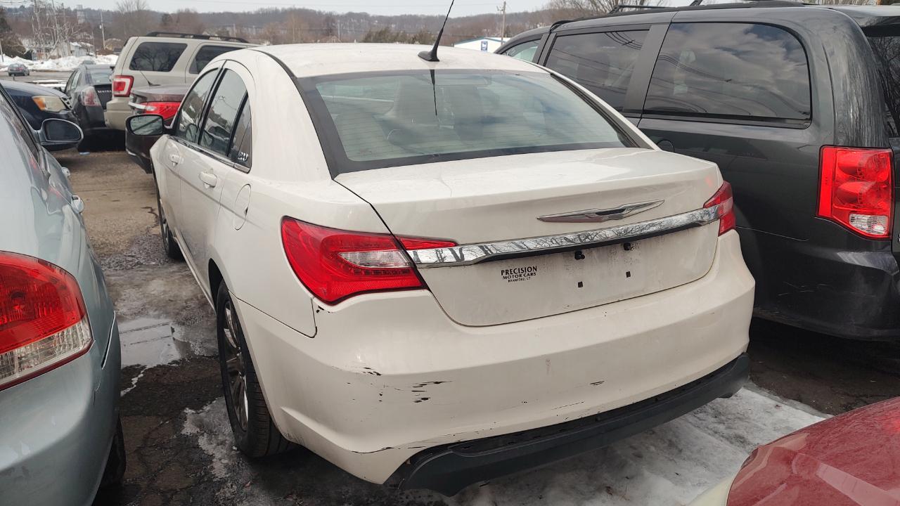 Chrysler 200 Touring 2011