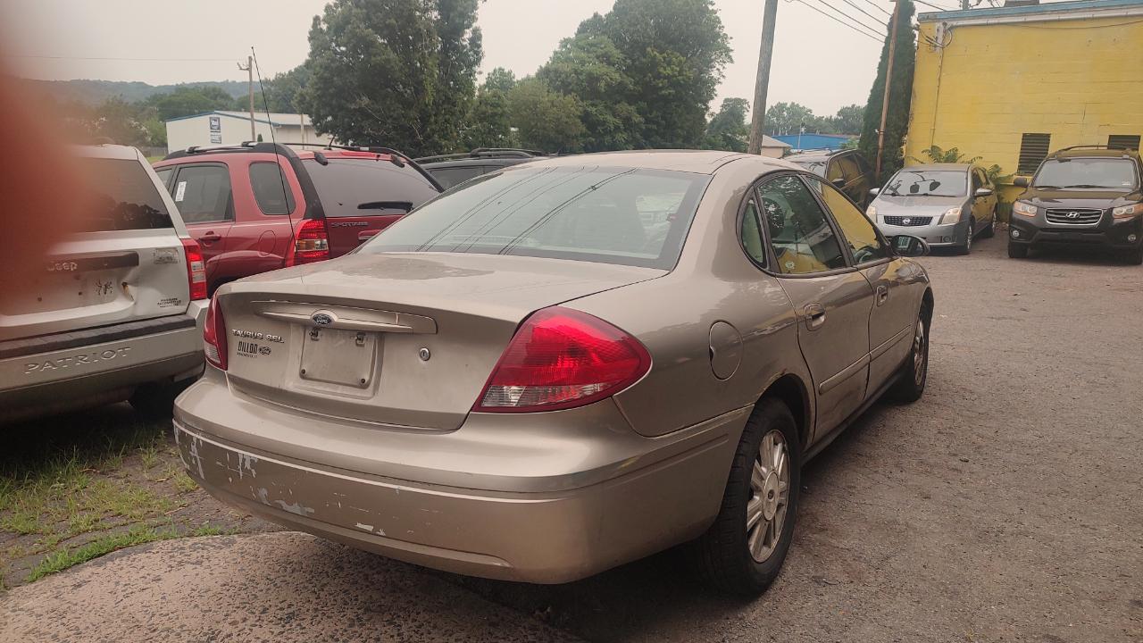 Ford Taurus SEL 2005