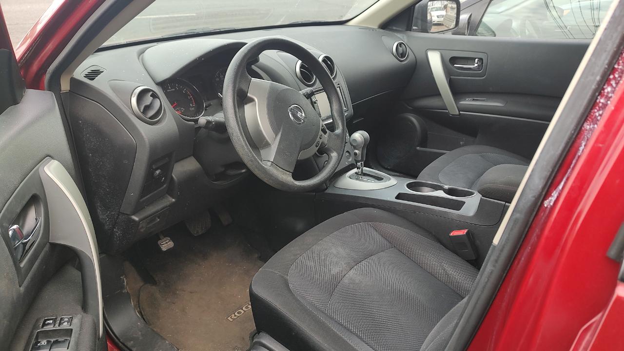 Nissan Rogue S FWD Krom Edition 2011