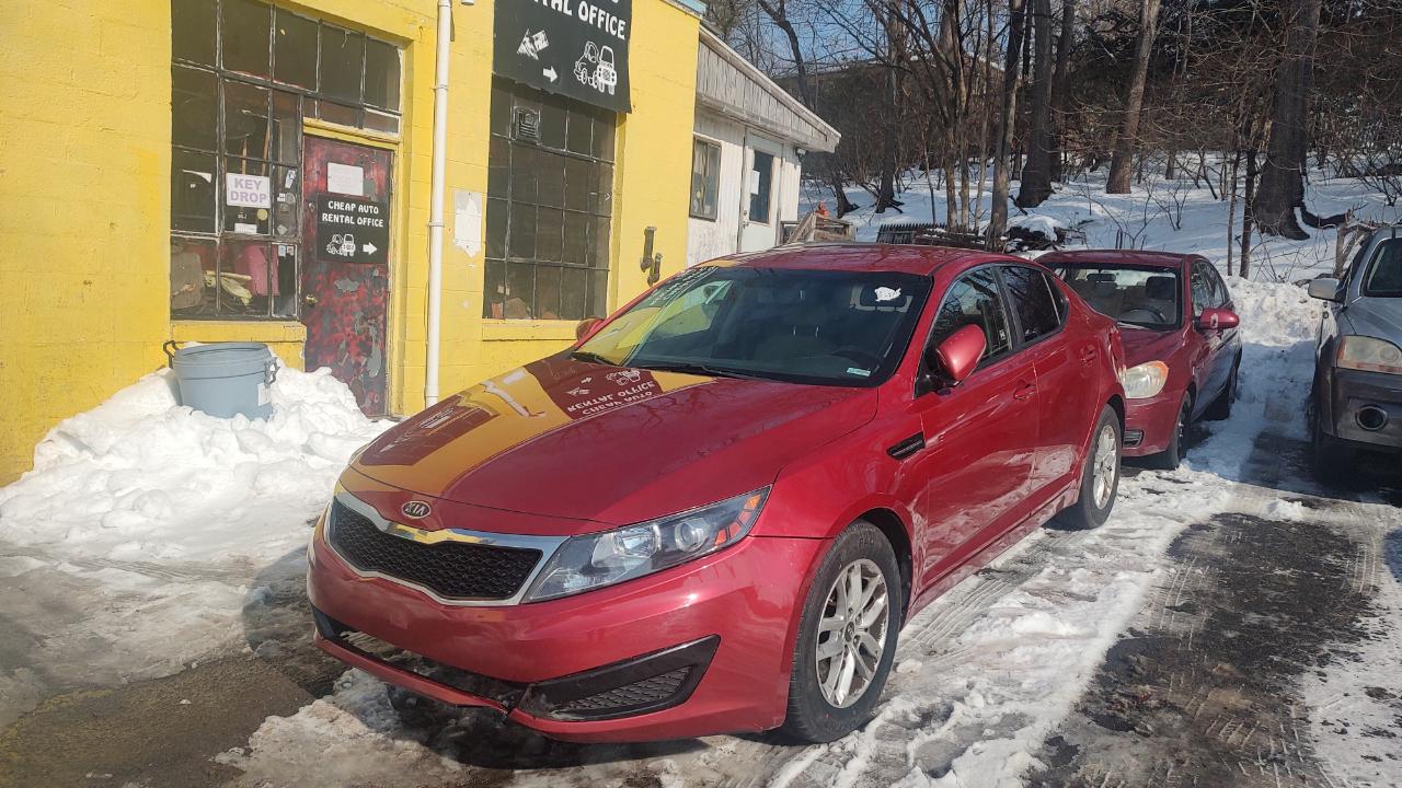 Kia Optima LX AT 2011
