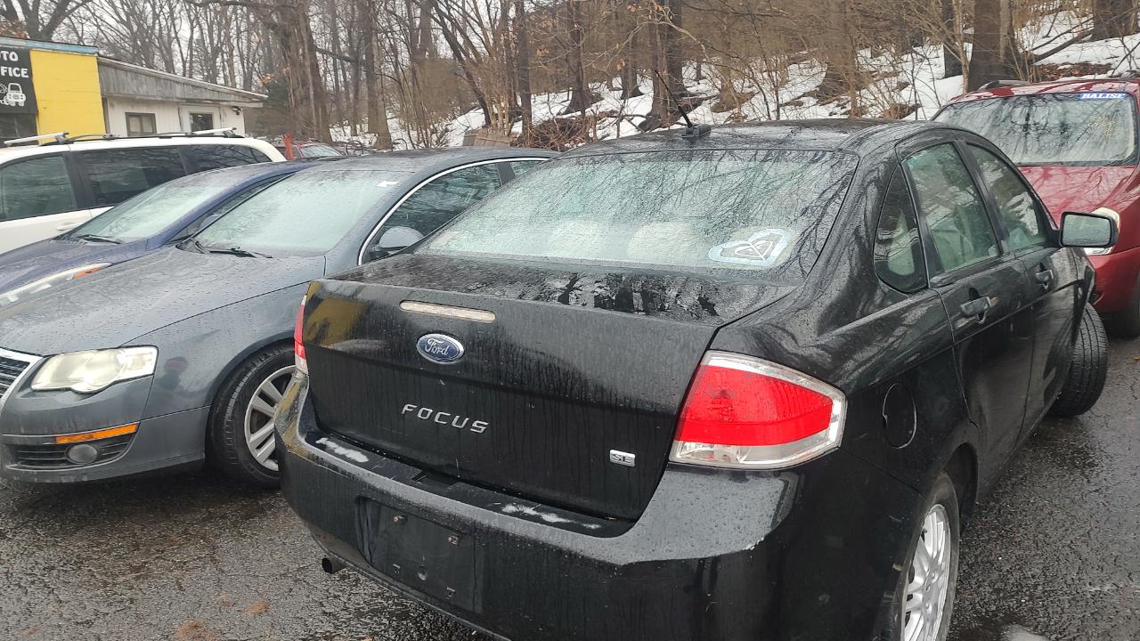 Ford Focus SE Sedan 2011