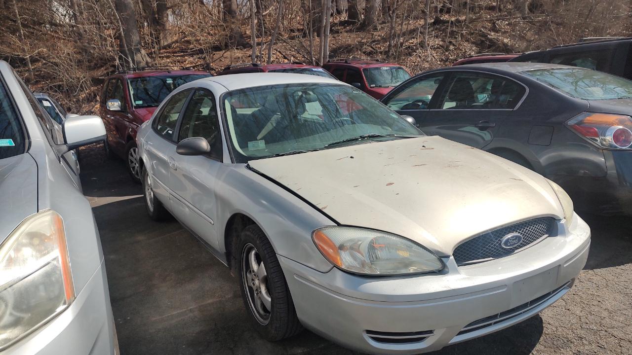 Ford Taurus SE 2005