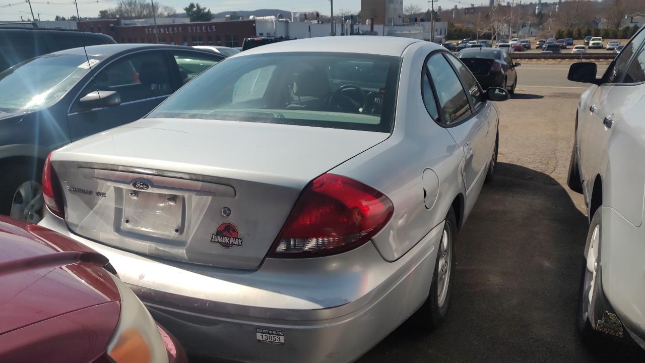 Ford Taurus SE 2005