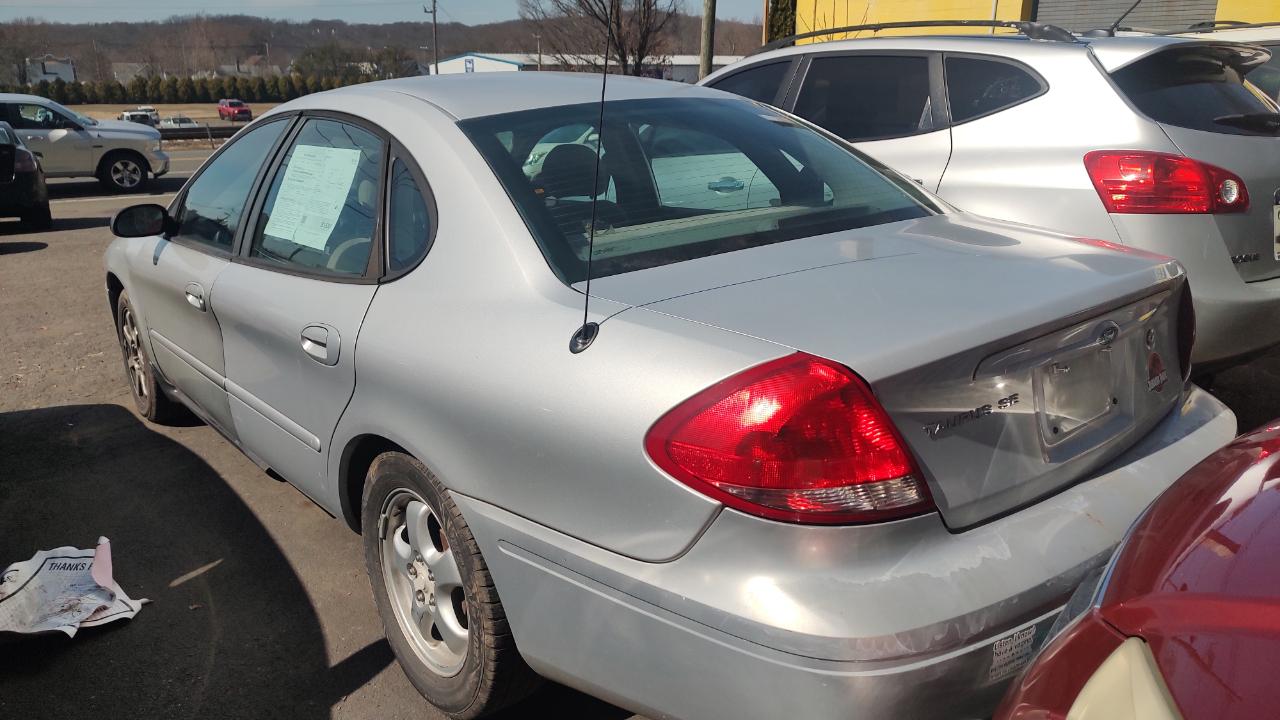 Ford Taurus SE 2005