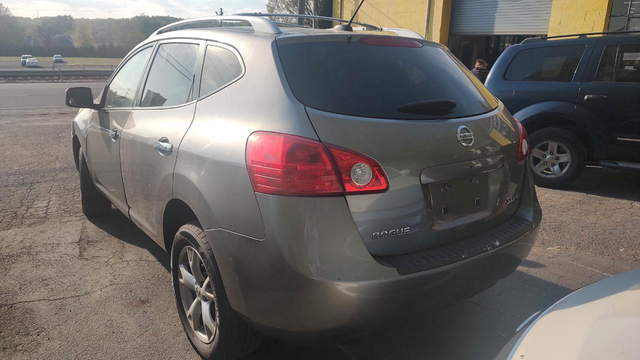 Nissan Rogue S AWD 2010
