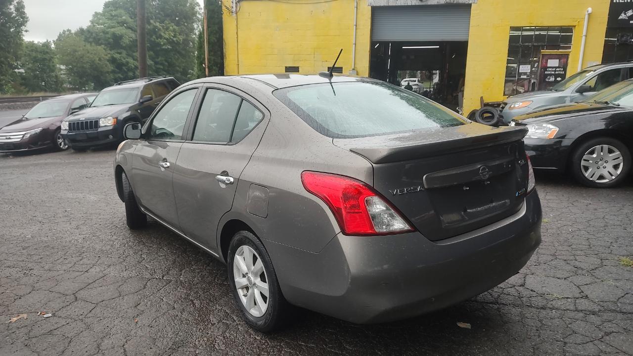 Nissan Versa 1.6 S 4A 2013