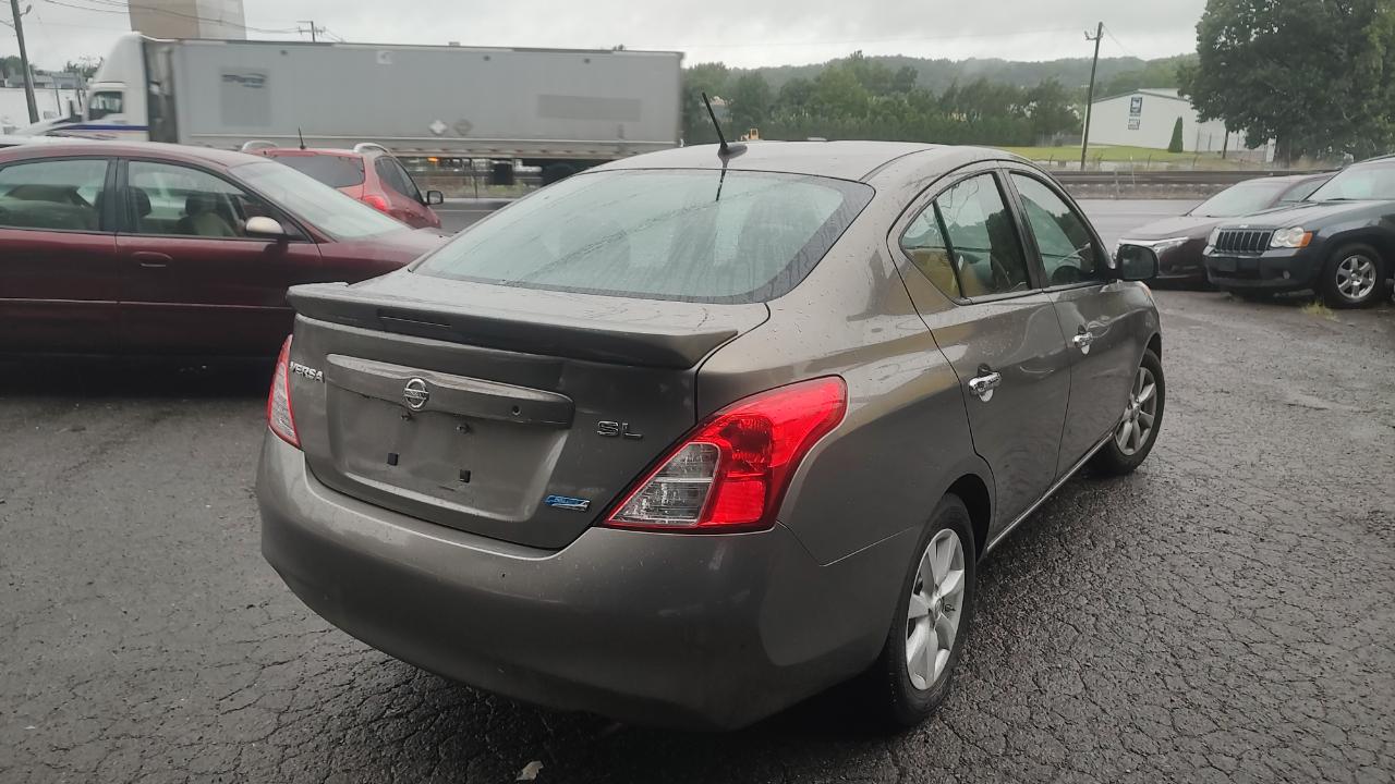 Nissan Versa 1.6 S 4A 2013