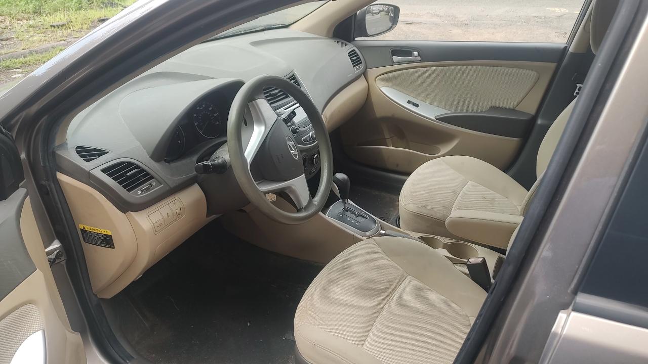 Hyundai Accent GLS 4-Door 2012
